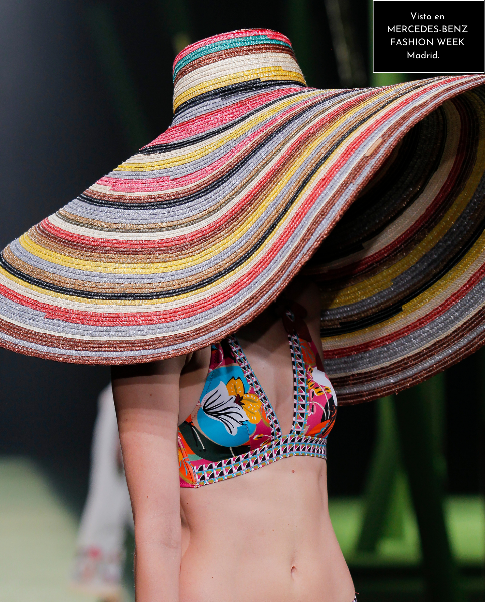 PAMELA CUCHI MAXI XXL RAINBOW - ZAHATI . Visto en Mercedes-Benz Fashion Week
